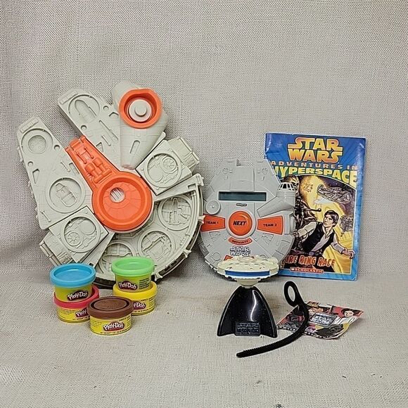 STAR WARS CATCH PHRASE TRIVIA VIDEO GAME Millennium Falcon gyro, book, playdoh f - Picture 1 of 11